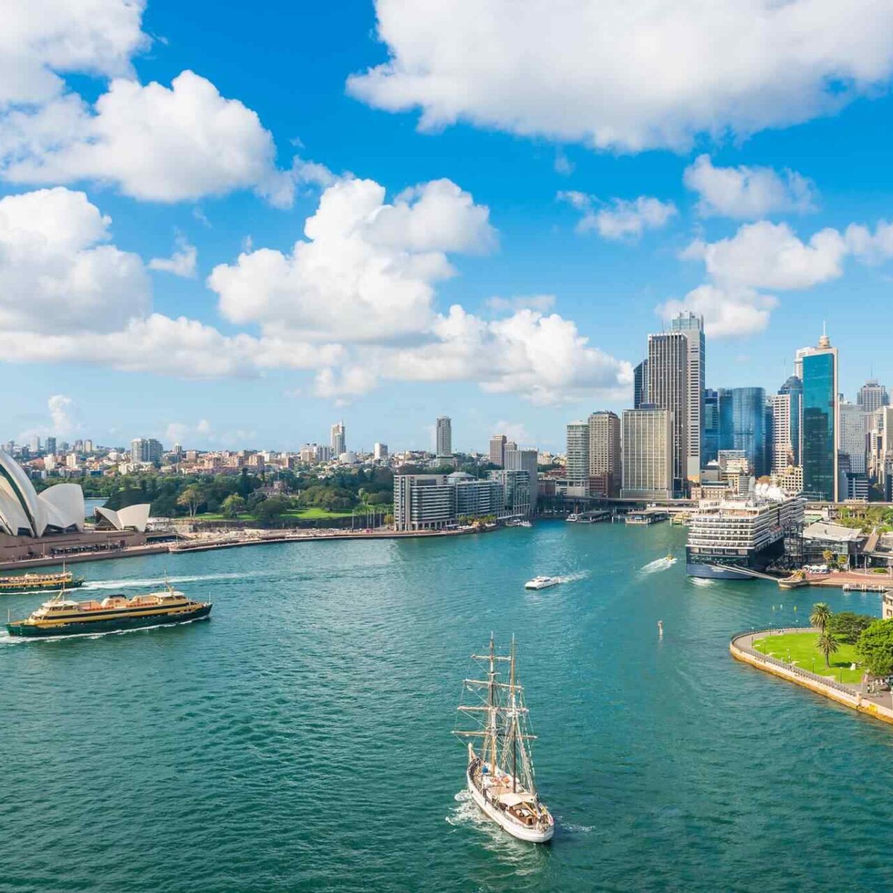 https://conchholidays.com/wp-content/uploads/2018/09/destination-sydney-04-1280x1280.jpg