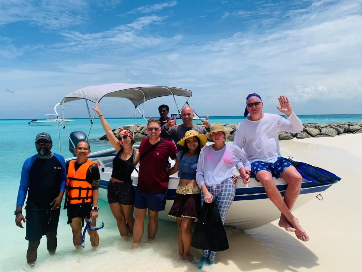 excursions-on-speedboats-conch-holidays