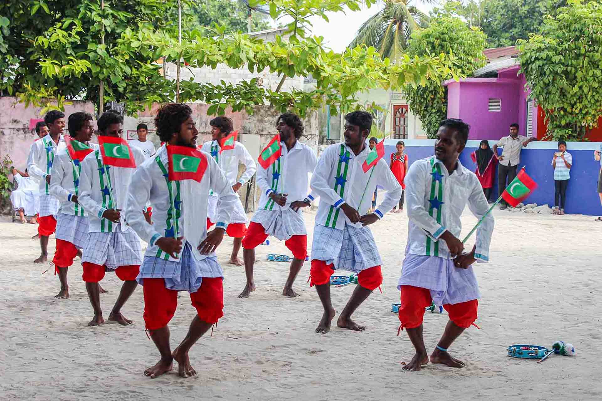 fulidhoo-cultural-dance-eid-conch-holidays