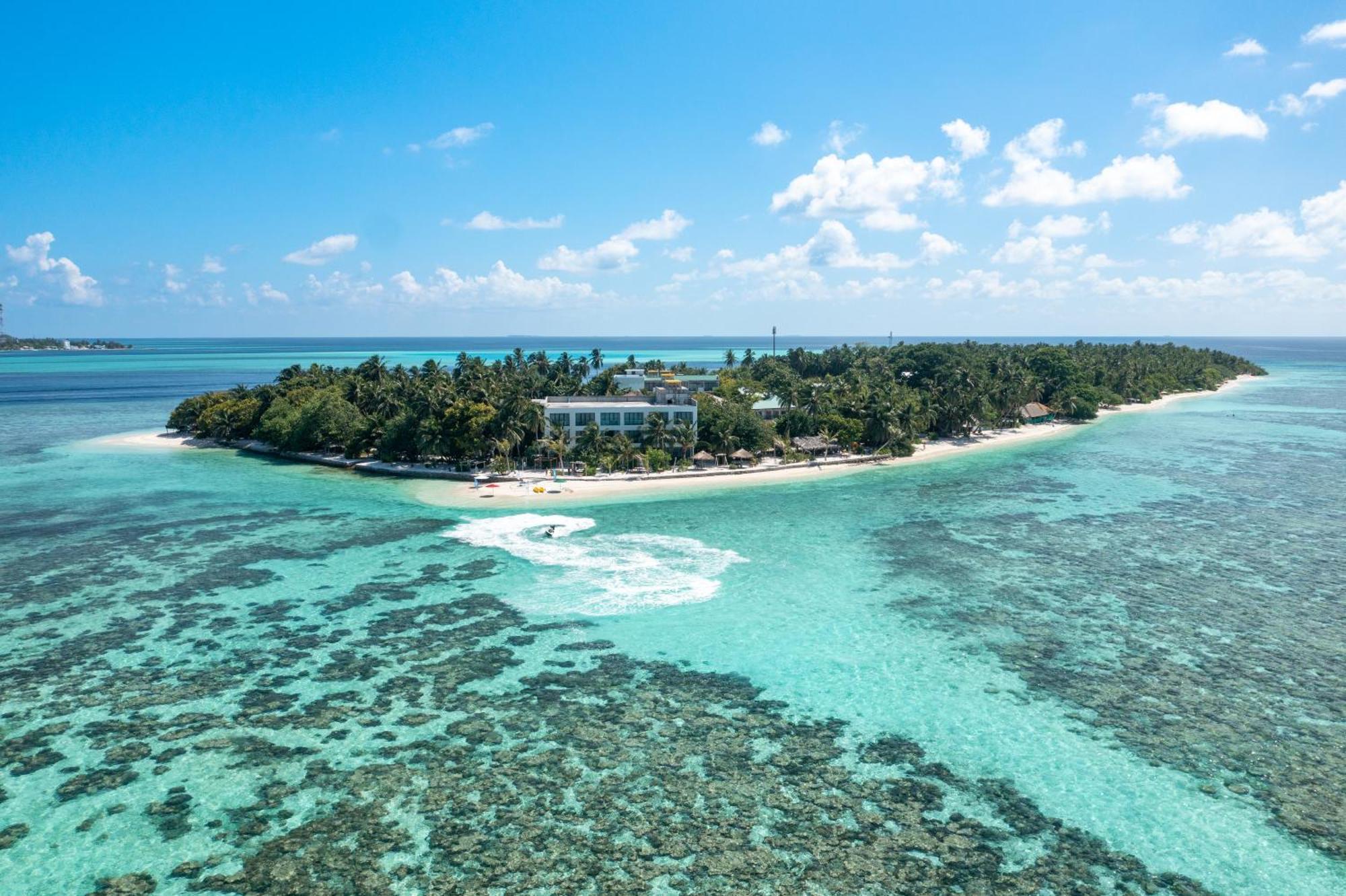 vaavu thinadhoo conch holidays maldives- aerial 2
