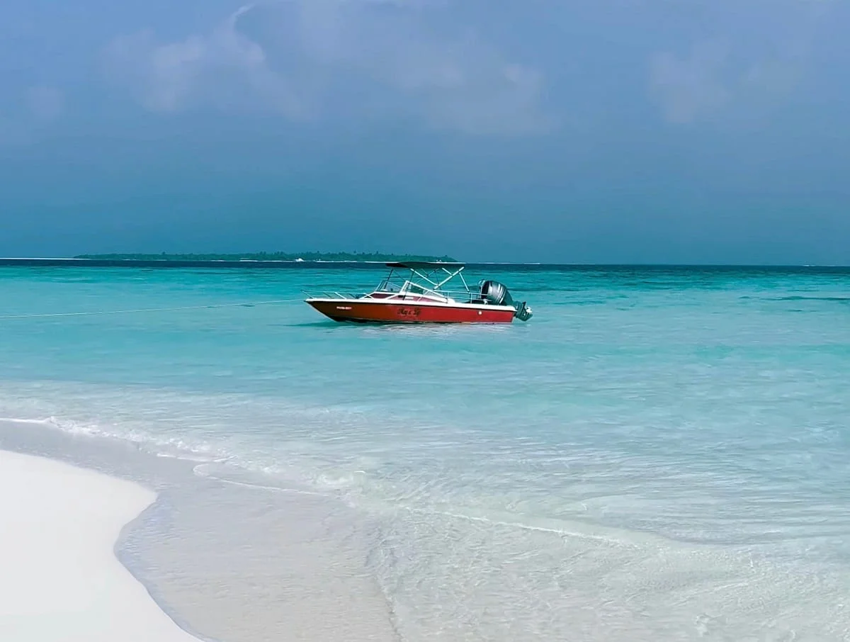 eydhafushi-excursion-boats-sandbank-conch-holidays