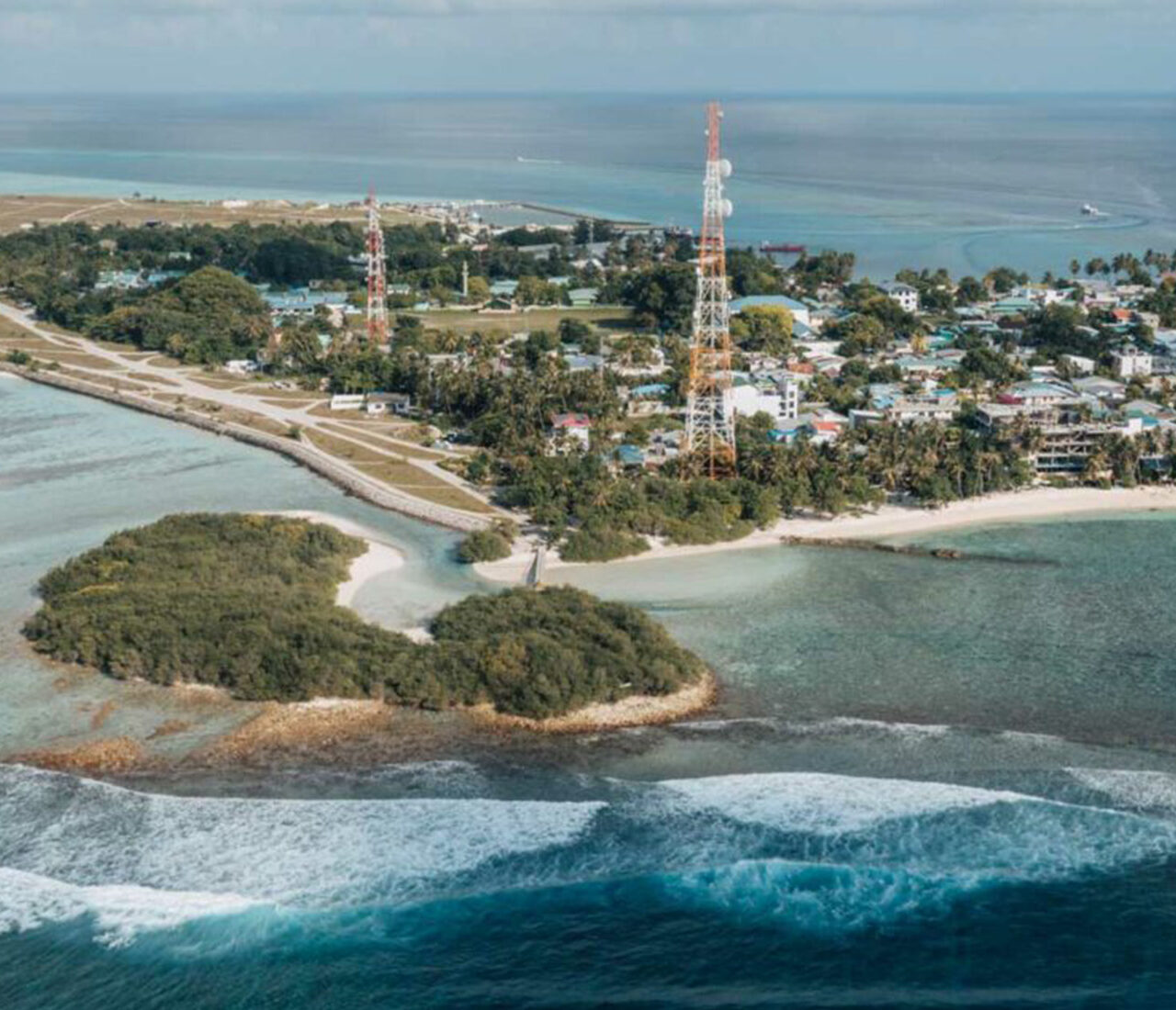 https://conchholidays.com/wp-content/uploads/2026/01/thulusdhoo-areal-cokes-surf-break-cover.png-1280x1100.jpg