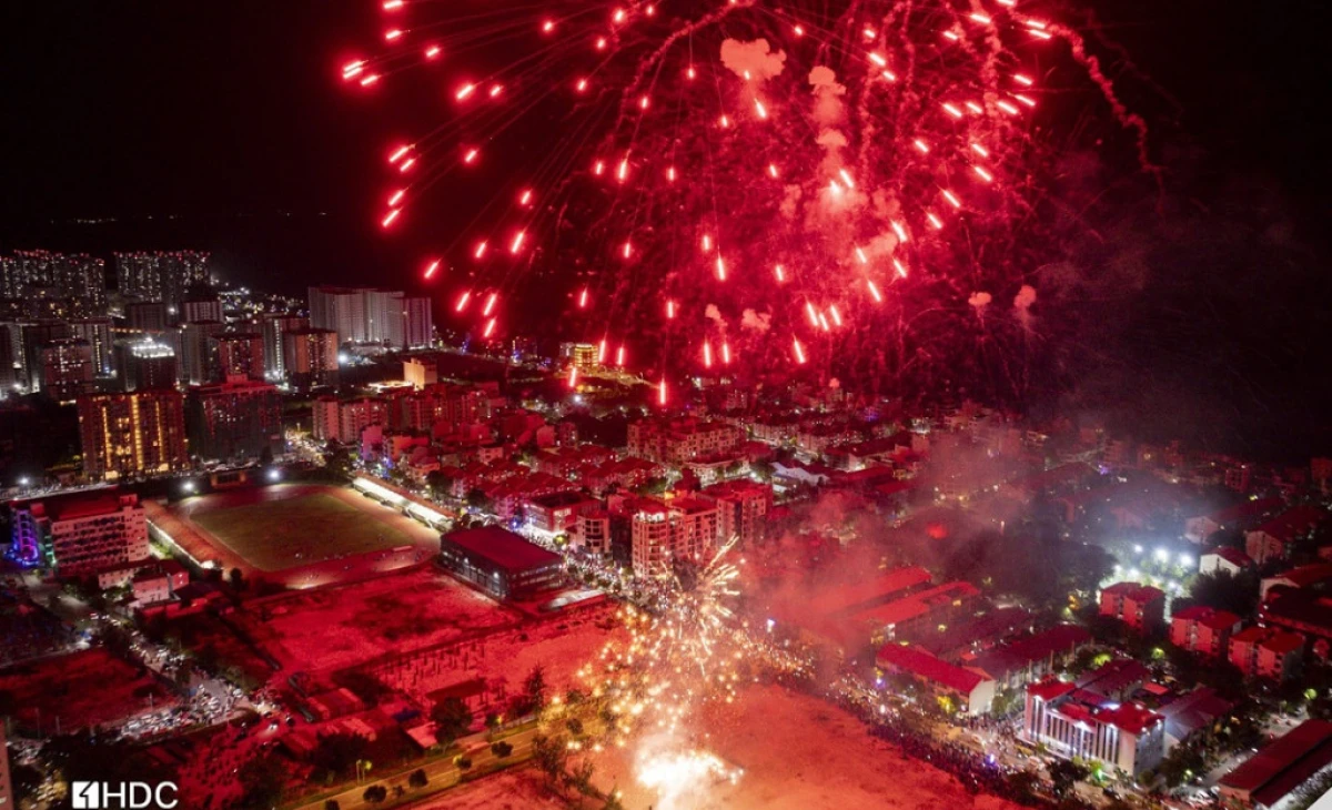 maafushi-new-year-celebrations-fireworks-conch-holidyas