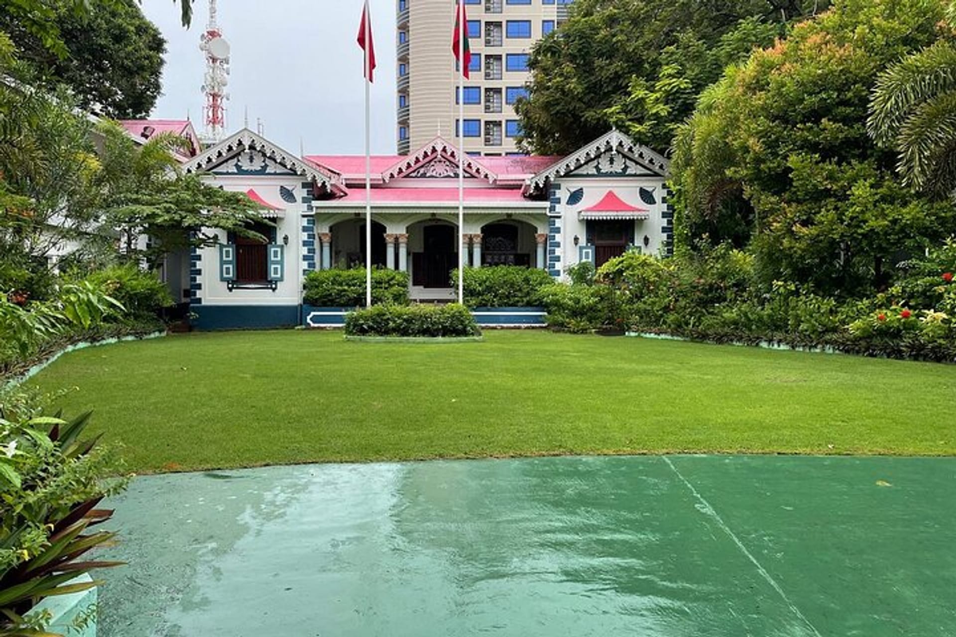 presidents-official-residence-male-city-tour-conch-holidays