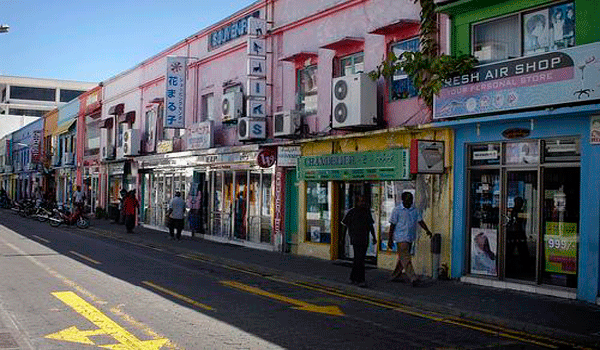 souvenier-shopping-male-city-tour