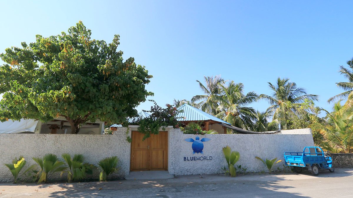 Blue-World-Dharavandhoo-Exterior-conch-holidays