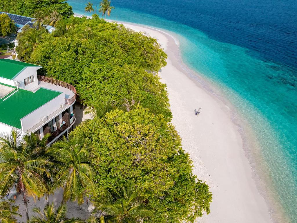 thundi-biosphier-beach-conch-holidays