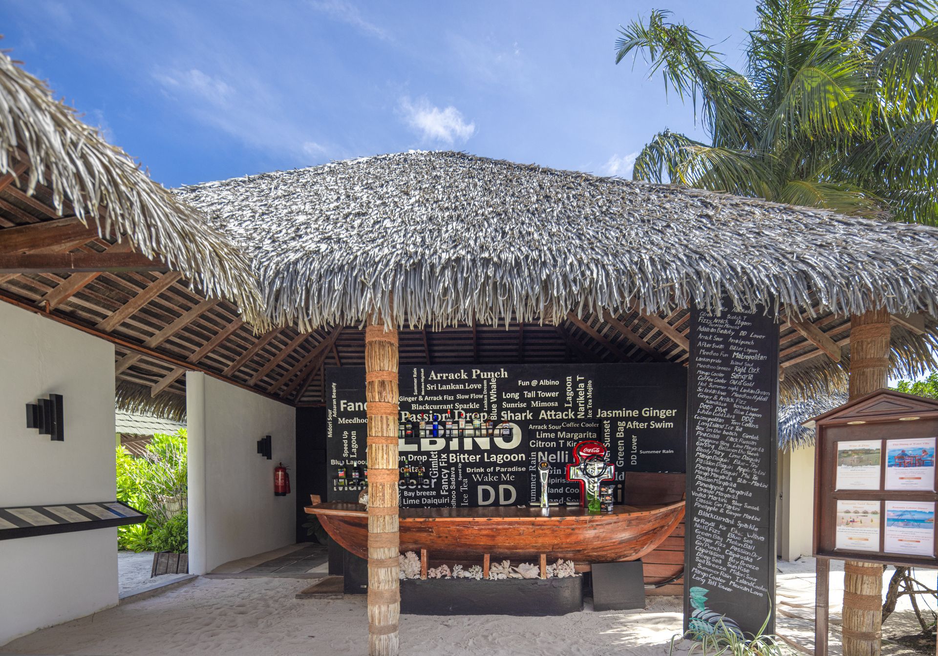 Albino Bar 1 - Adaaran Select Meedhupparu_Conch Holidays