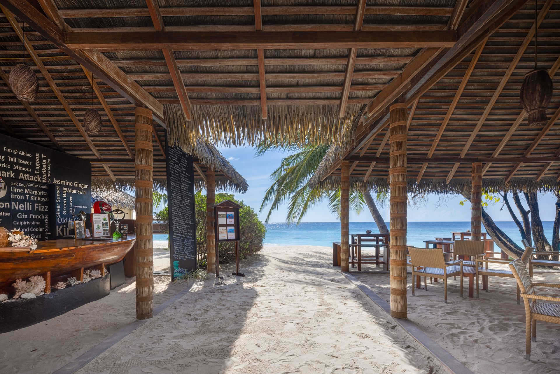 Albino Bar 4 - Adaaran Select Meedhupparu_Conch Holidays