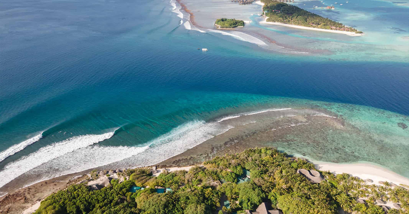 Conch Holidays_Adaaran Select Hudhuran Fushi - Lohis Surf Break.jpeg