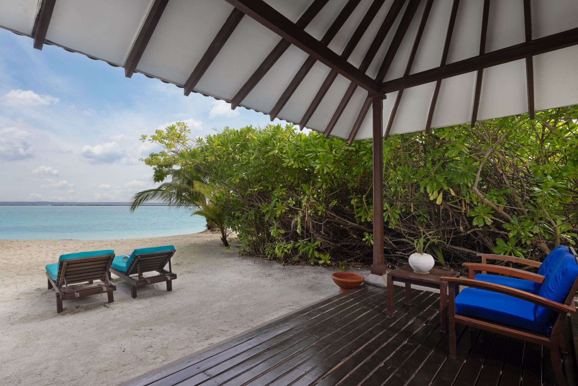 Family Beach Villa_outdoor seating and beach front views_Adaaran Select Meedhupparu_Conch Holidays