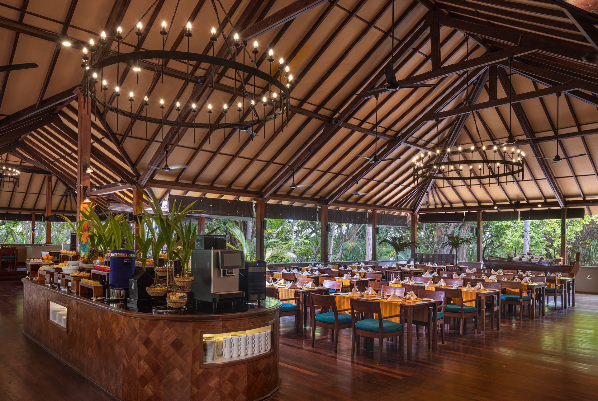 Jaafaiy Restaurant 1 - Adaaran Select Meedhupparu_Conch Holidays