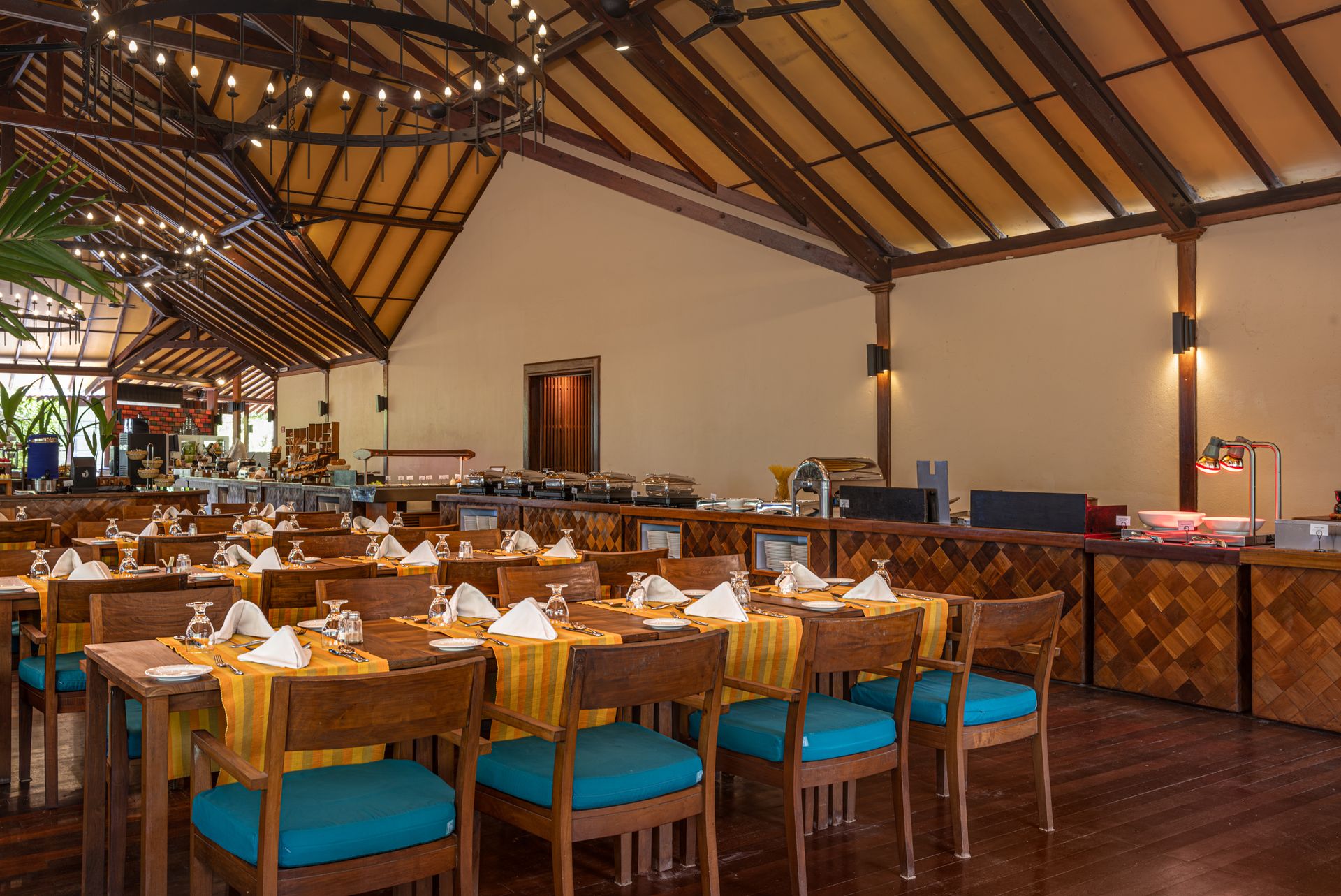 Jaafaiy Restaurant 2 - Adaaran Select Meedhupparu_Conch Holidays