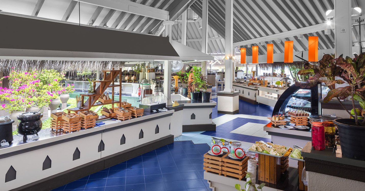 Main restaurant_Buffet counters - indoor seating_Adaaran Club Rannalhi_Conch Holidays