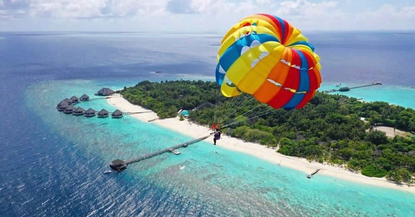 Parasailing_Adaaran Prestige Vadoo_Aerial_Conch