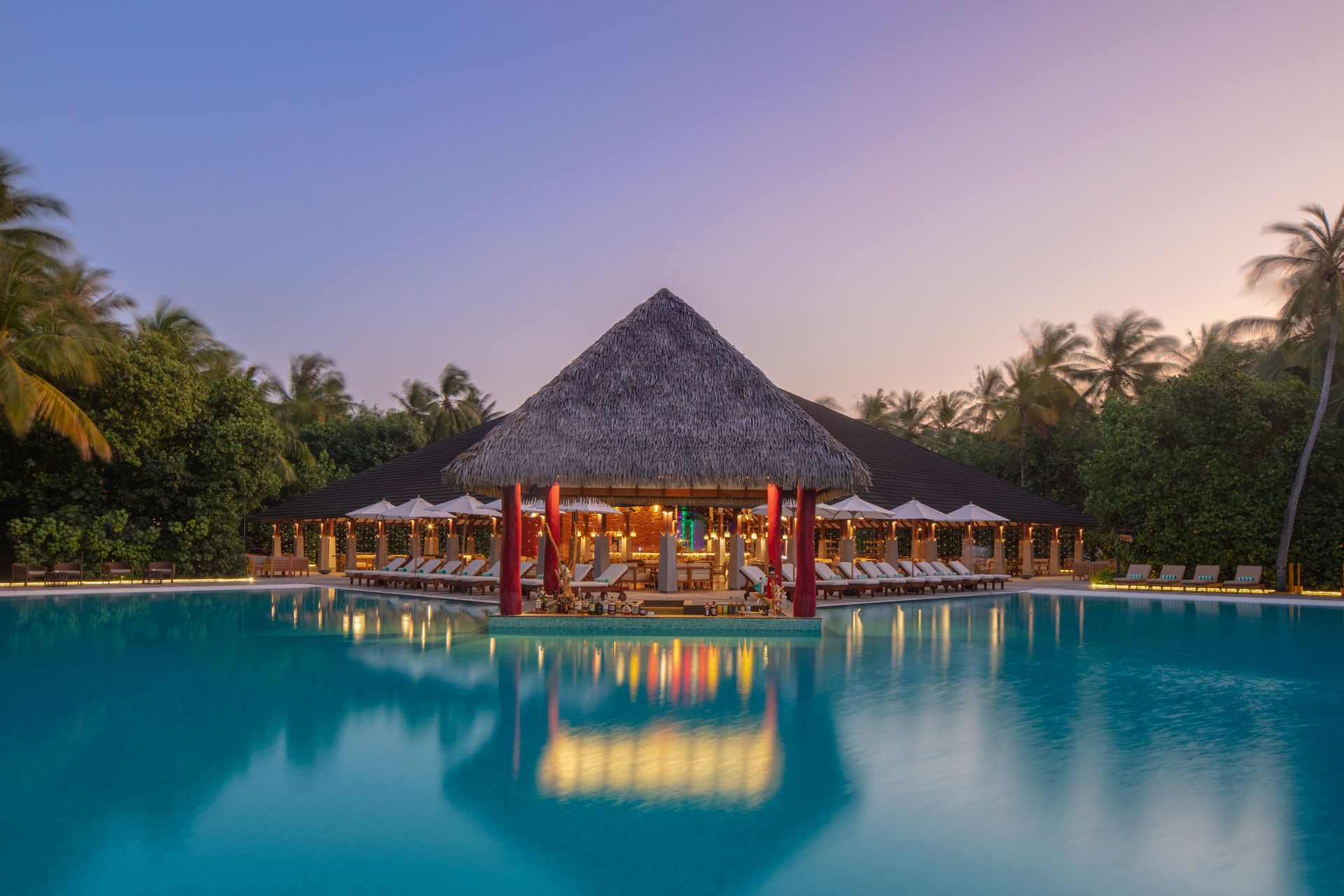 Pool Bar 1 - Adaaran Select Meedhupparu_Conch Holidays