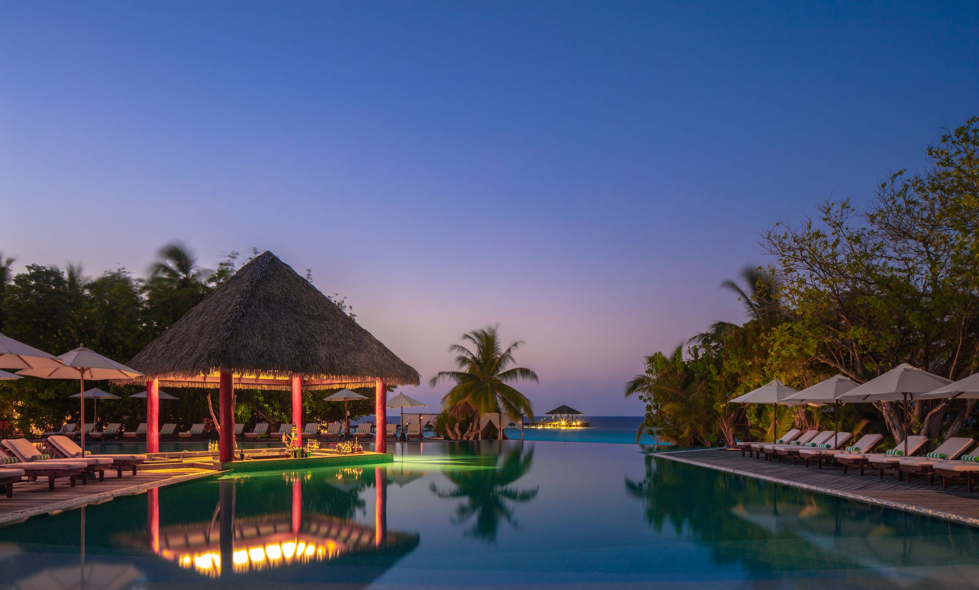 Pool Bar 2 - Adaaran Select Meedhupparu_Conch Holidays