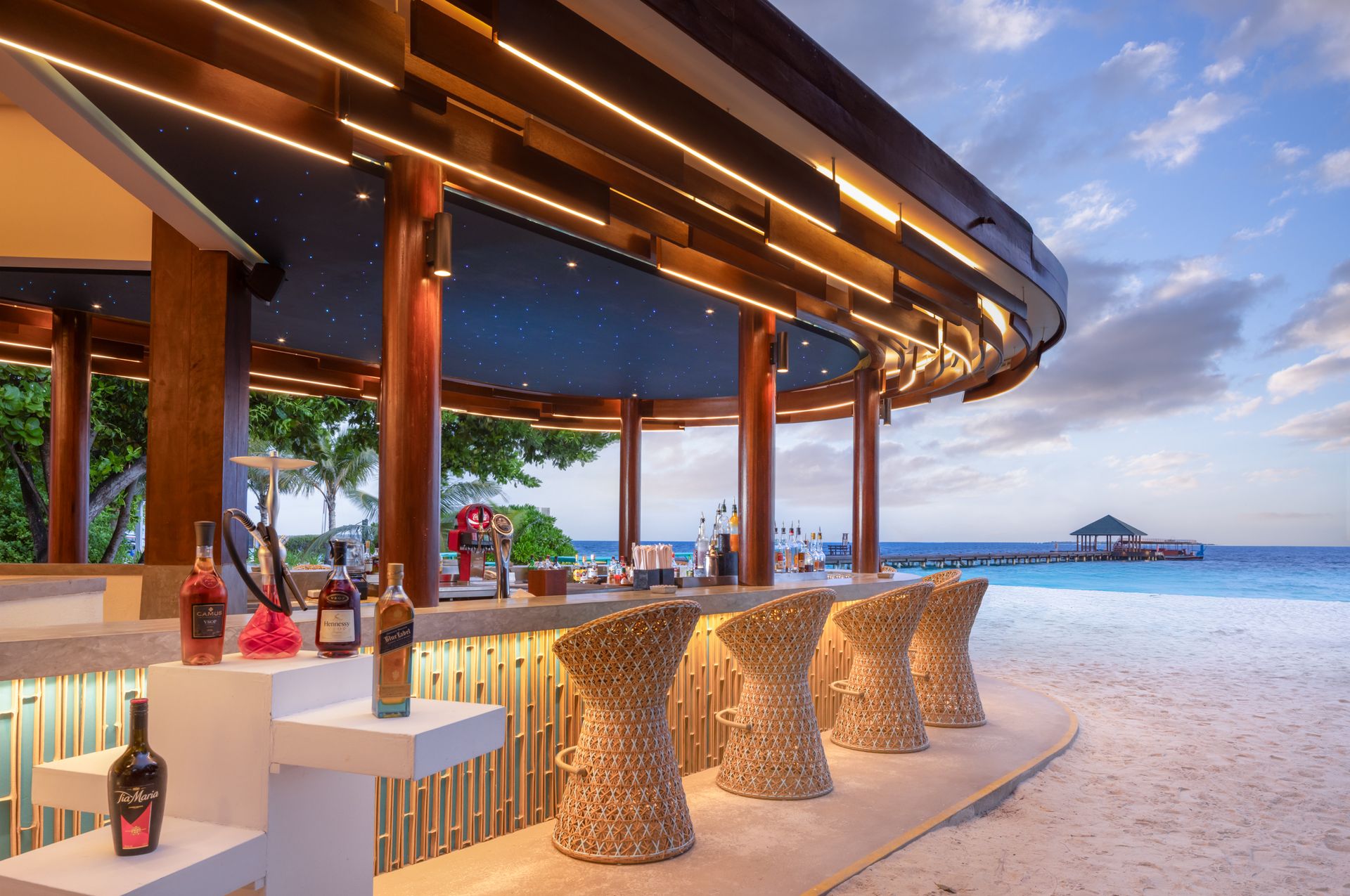 Sunset Bar 1 - Adaaran Select Meedhupparu_Conch Holidays