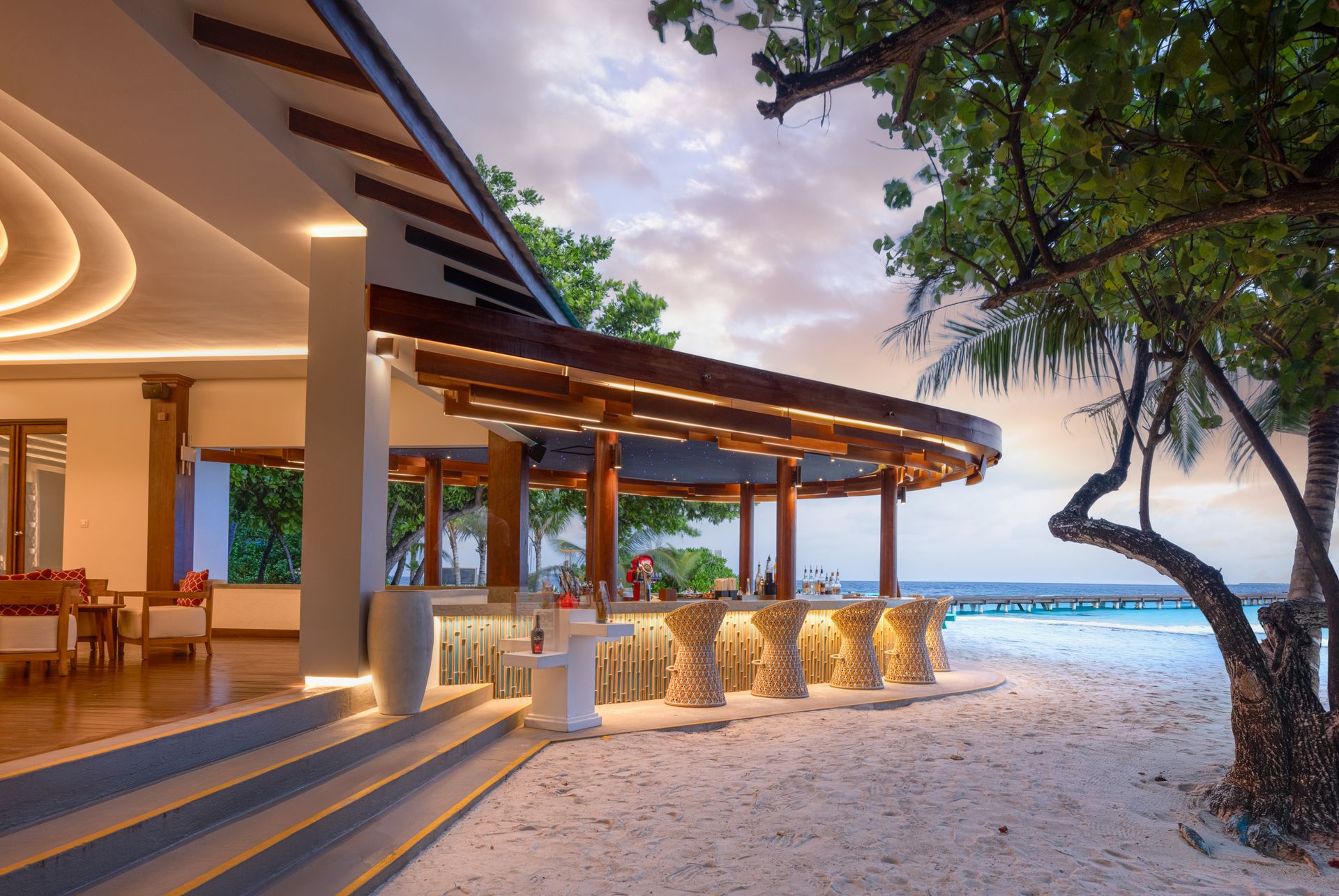Sunset Bar 3 - Adaaran Select Meedhupparu_Conch Holidays