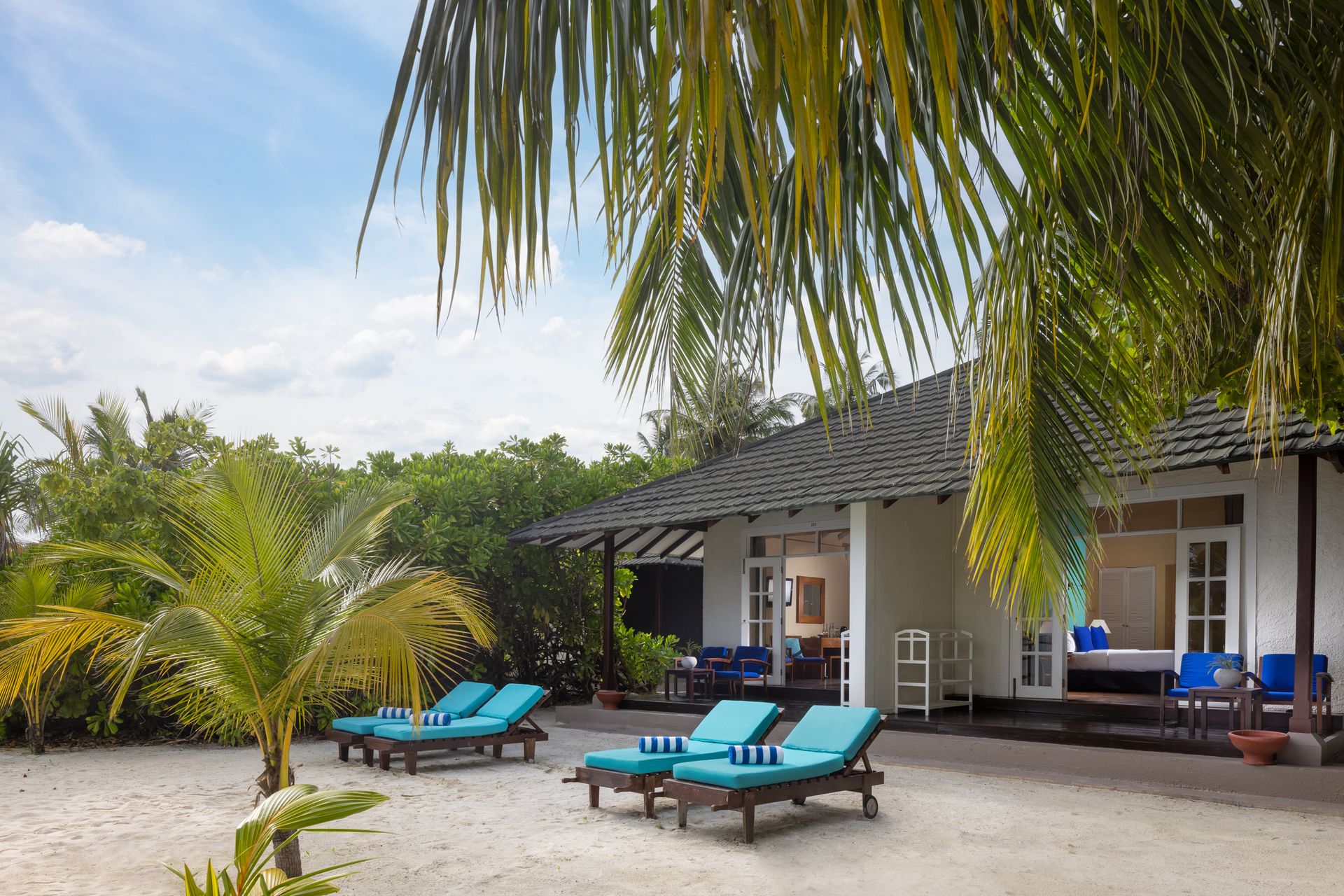 Two-Bedroom Family Beach Villa-exterior_Adaaran Select Meedhupparu_Conch Holidays