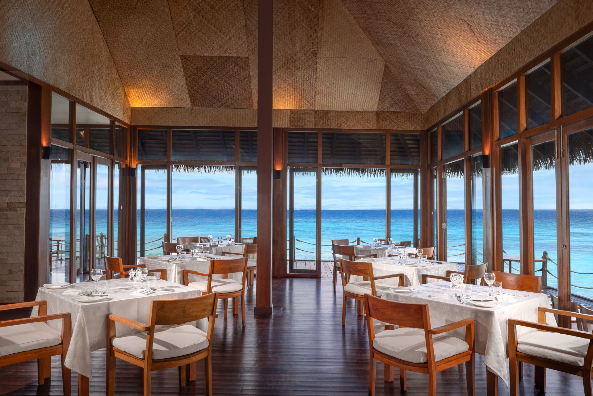 Water Villa Restaurant 2 - Adaaran Select Meedhupparu_Conch Holidays