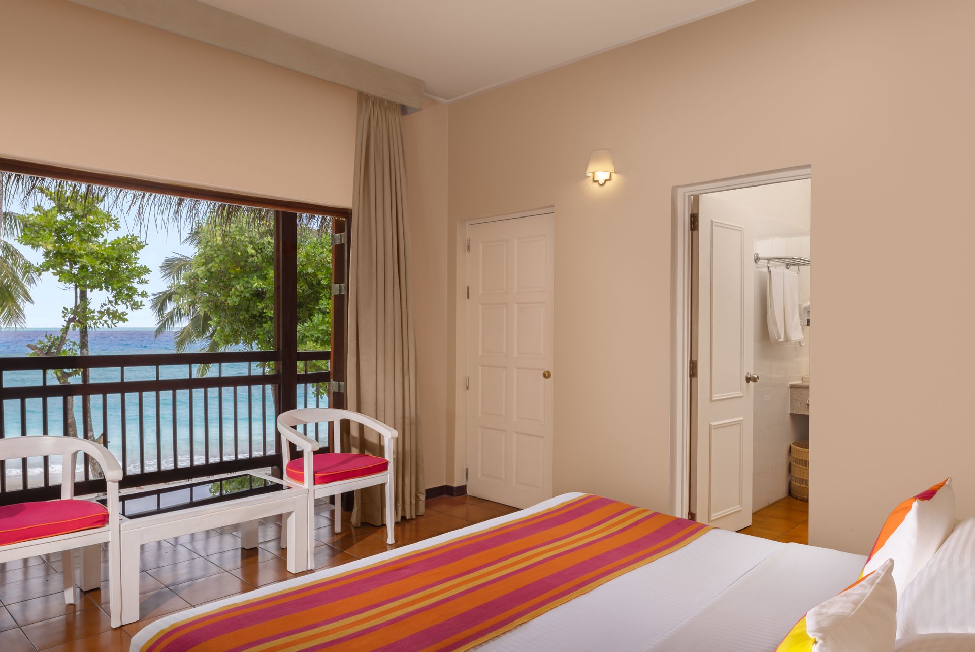 classic-ocean-view-room-indoor seating_Adaaran Club Rannali_Conch Holidays