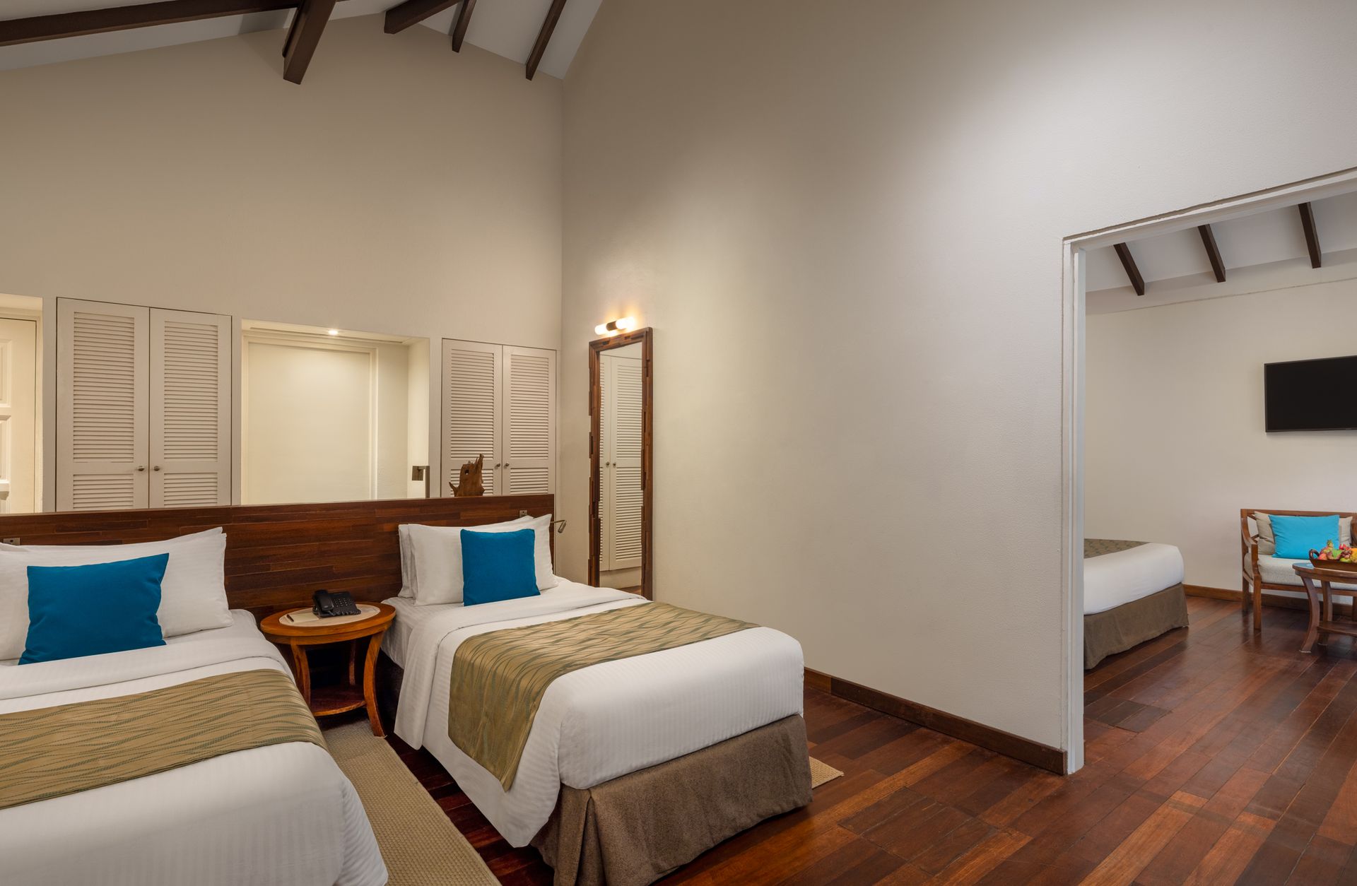 deluxe-family-beach-villa-inter-connecting rooms_Adaaran Select Meedhupparu_Conch Holidays