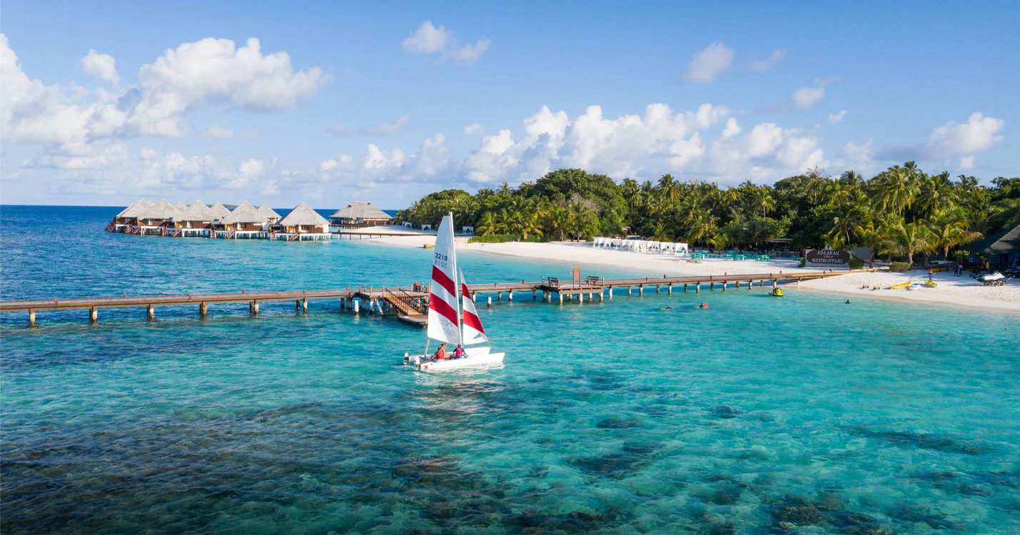 experiences-watersports-catamaran sailing-Adaaran Select Meedhupparu_Conch Holidays_Maldives