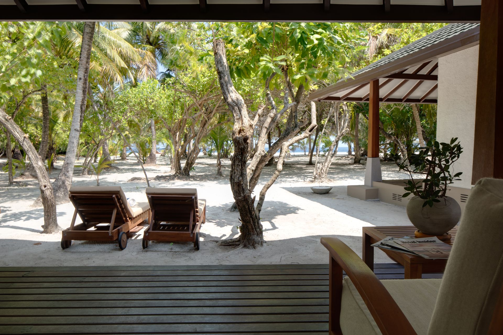 jacuzzi-beach-villa_outdoor seating_Adaaran Select Meedhupparu_Conch Holidays
