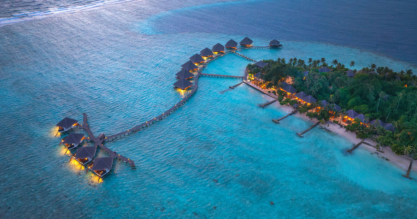 new overwater bungalows_bedroom interior_Adaaran Club Rannalhi_Conch Holidays