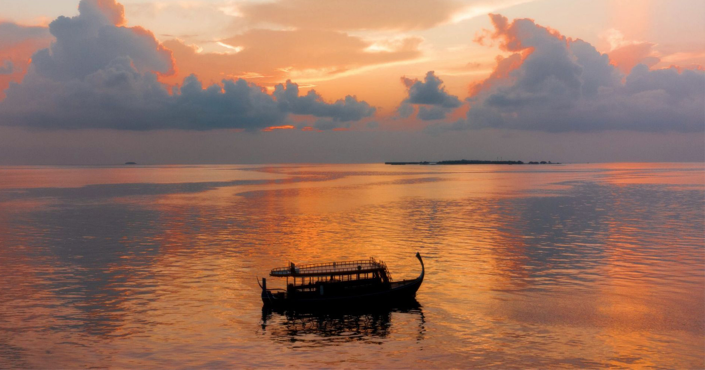 sunset cruising-dhoni-Adaaran Select Meedhupparu_Conch Holidays_Maldives